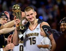 约基奇陷入低谷，波尔津吉斯连败，76人球队命运悬念！的简单介绍